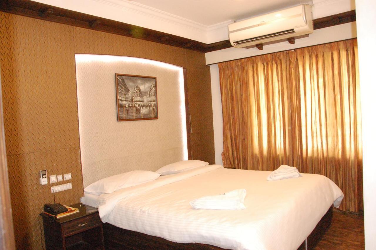 Hotel Blue Star Coimbatore Buitenkant foto