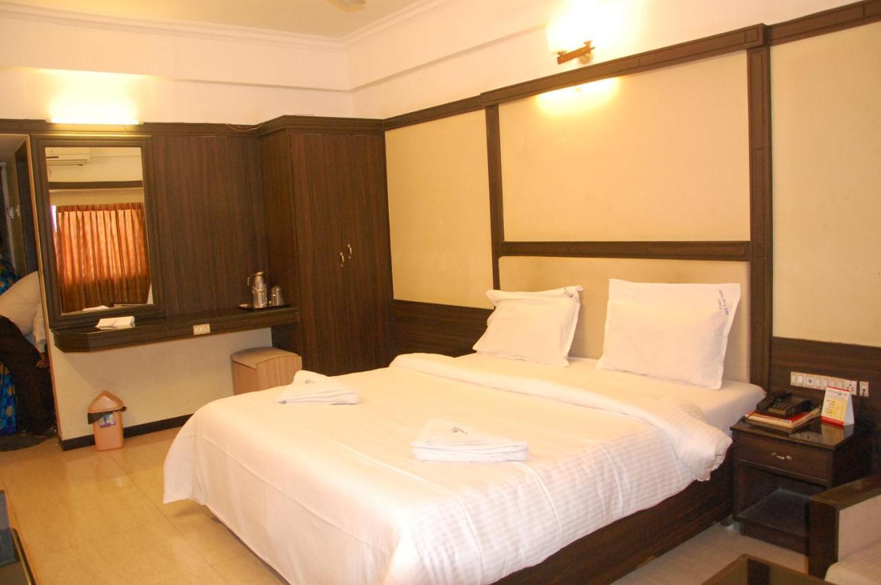Hotel Blue Star Coimbatore Buitenkant foto