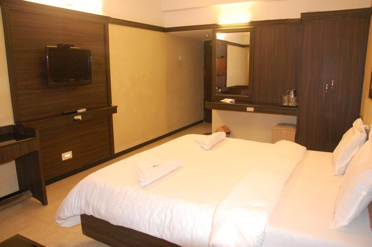 Hotel Blue Star Coimbatore Buitenkant foto