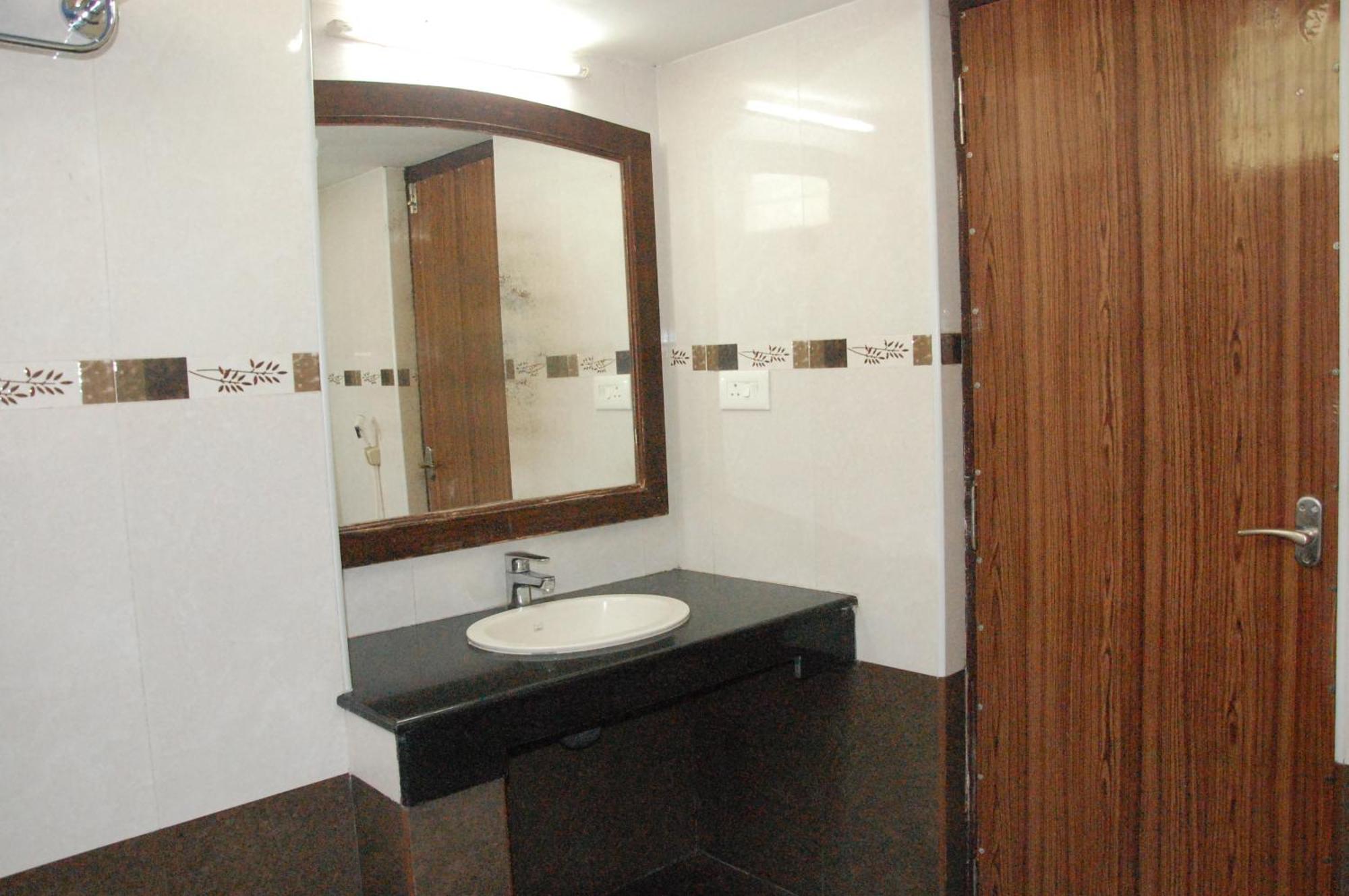 Hotel Blue Star Coimbatore Buitenkant foto