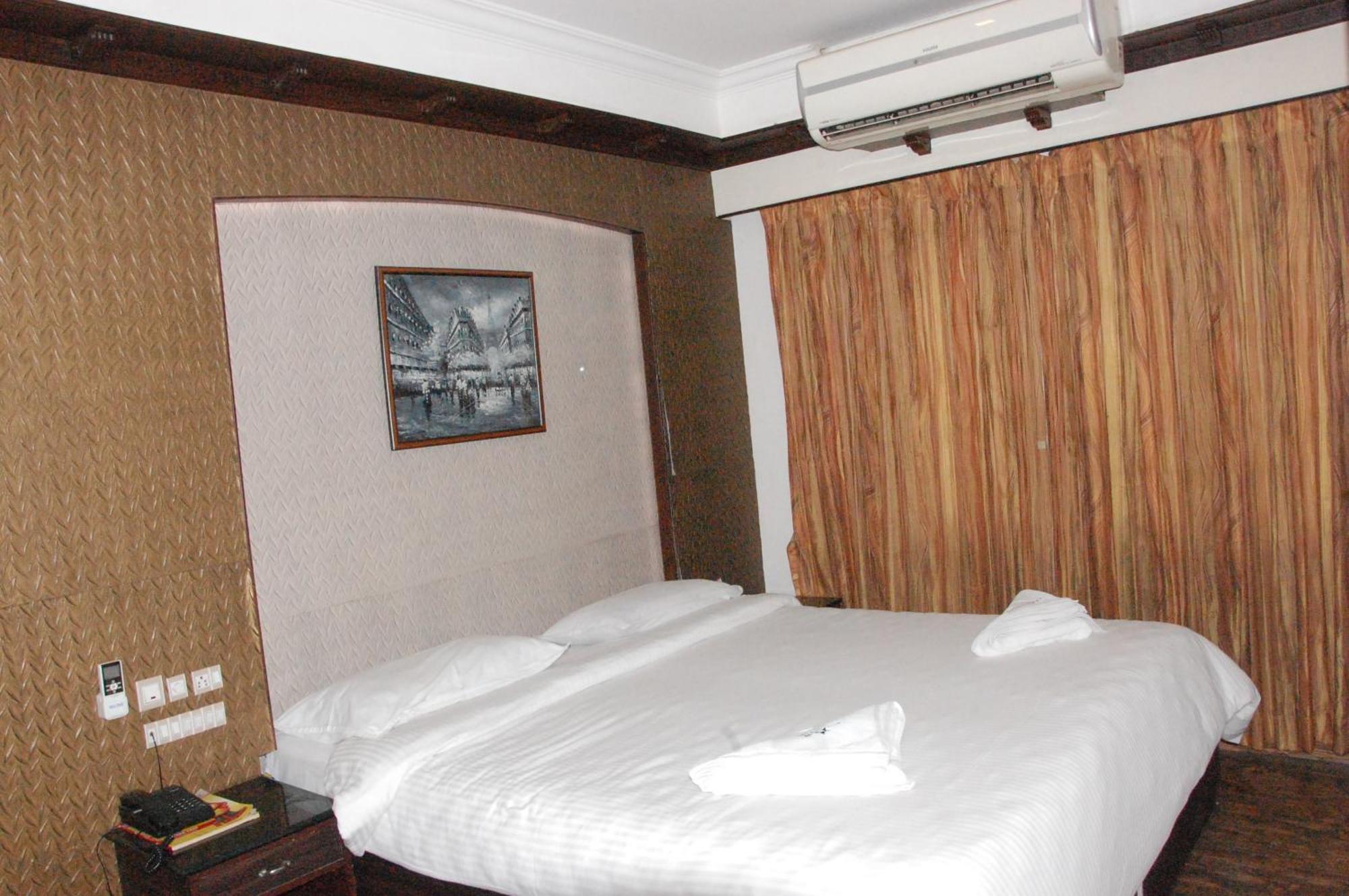 Hotel Blue Star Coimbatore Buitenkant foto